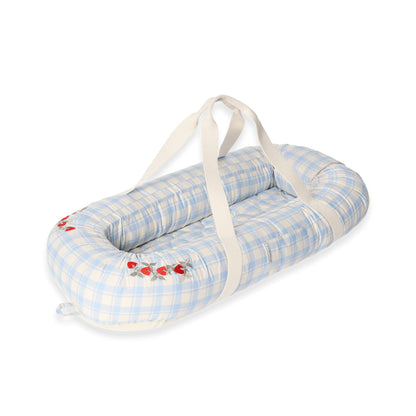 Baby nest with blue checkered pattern and white straps 