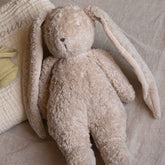 Moonie The Humming Bunny Sand – mobile lifestyle photo