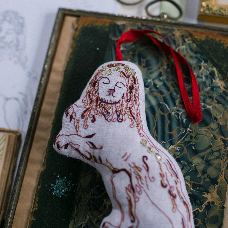 Courageous Lion Token, Ornament