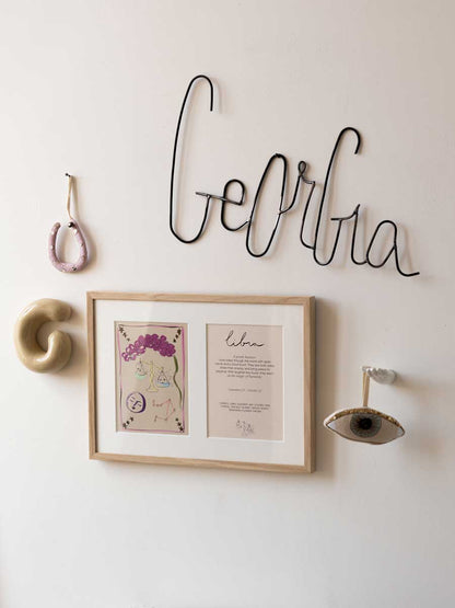 Gepersonaliseerd naamwoord van gebogen staaldraad (7-10 letters), zonder verlichting, Zoé Rumeau — uniek handgemaakt wandaccessoire voor de kinderkamer.