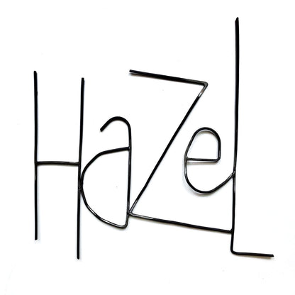 Gepersonaliseerd naamwoord van gebogen staaldraad (1-6 letters), zonder verlichting, Zoé Rumeau — uniek handgemaakt wandaccessoire voor de kinderkamer.